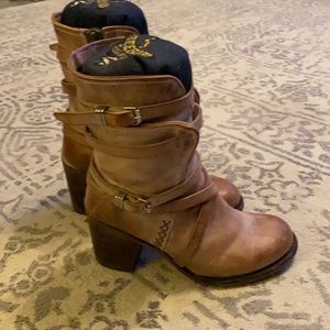 Freebird by Steven Bakers!!!  Taupe Size 7